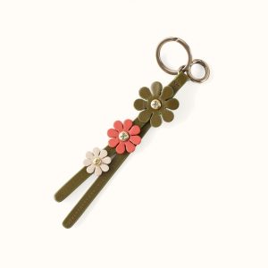Triflower Keychain In Polished Leather - Olive Veil