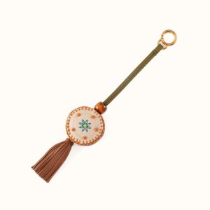 Oregon Fringe Charm In Pebbled Leather - Sunlit Sage