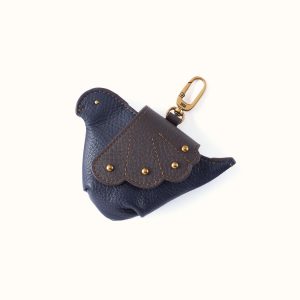 Dove Clip Pouch In Pebbled Leather - Ink Navy