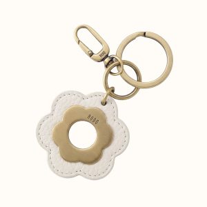 Daisy Keychain in Pebbled Leather - Coastal Cloud