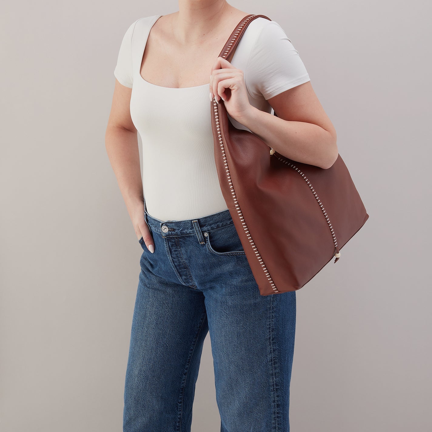 La Jolla Hobo In Cloud Leather - Cocoa Bean - Image 4